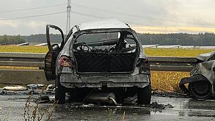 Die 36-J&auml;hrige und das neunj&auml;hrige Kind starben noch an der Unfallstelle.