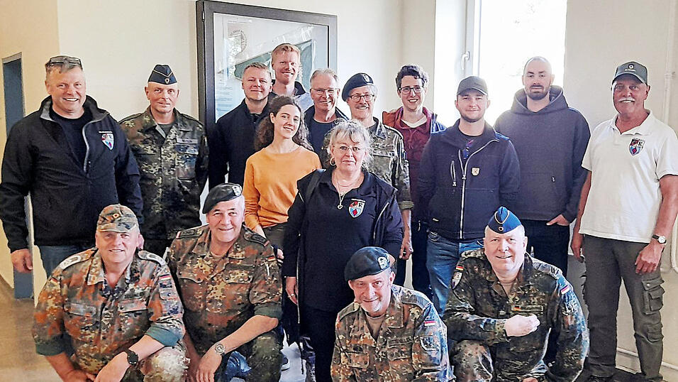 Hatten Grund zu Lachen: die Niederaichbacher Reservisten.