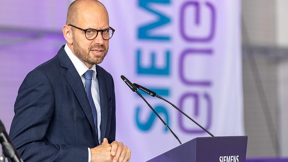 Mahnt angesichts langer Lieferzeiten zu schnellen Ausschreibungen für die geplanten neuen Gaskraftwerke: Siemens-Energy-Chef Bruch. (Archivbild) Mahnt angesichts langer Lieferzeiten zu schnellen Ausschreibungen für die geplanten neuen Gaskraftwerke: Siemens-Energy-Chef Bruch. (Archivbild)
