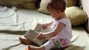 Gerade wenn Ihr Kind noch sehr klein ist, lohnt sich eine langfristige Geldanlage umso mehr.