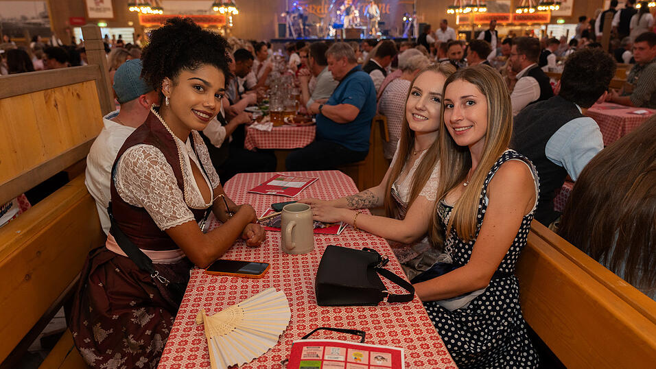 Die Partybilder vom Donnerstag, 17. August 2023, aus dem Festzelt Krönner. Die Partybilder vom Donnerstag, 17. August 2023, aus dem Festzelt Krönner.