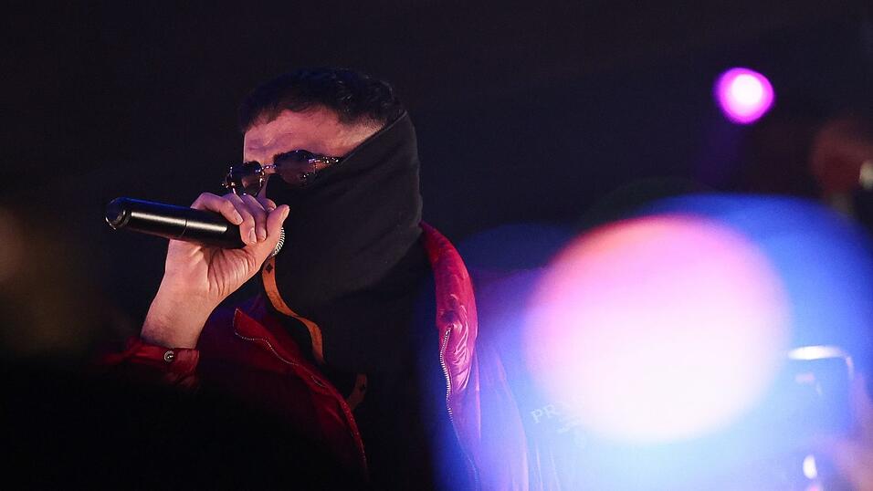 Der Rapper Haftbefehl ist mit seiner Doku derzeit in aller Munde. Der Rapper Haftbefehl ist mit seiner Doku derzeit in aller Munde.