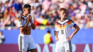 Aleksandar Pavlovic (l) und Joshua Kimmich nach dem WM-Aus: Auf Bayern-Spieler wird auch Jürgen Klopp beim Neuaufbau setzen. (Archivbild) Aleksandar Pavlovic (l) und Joshua Kimmich nach dem WM-Aus: Auf Bayern-Spieler wird auch Jürgen Klopp beim Neuaufbau setzen. (Archivbild)