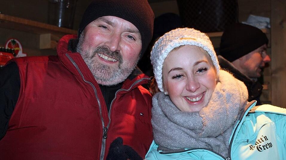 Der Christkindlmarkt und die Weihnachtspyramide geh&ouml;ren in der Adventszeit zu den beliebtesten Treffpunkten in Landshut.