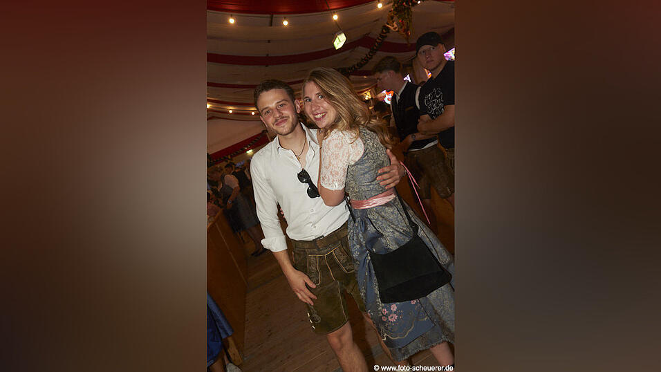 Die Partybilder vom Freitag, 8. August, aus dem Festzelt Lechner. Die Partybilder vom Freitag, 8. August, aus dem Festzelt Lechner.