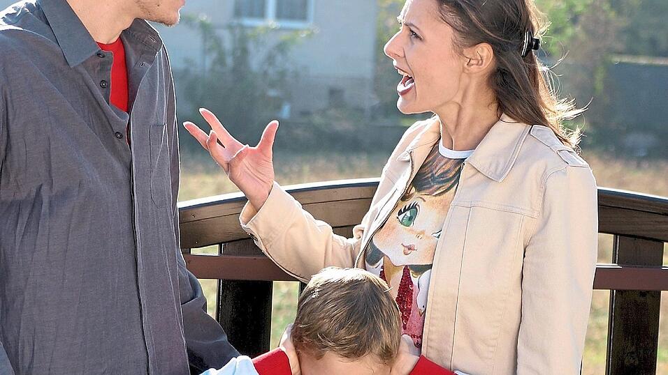 Wenn die Familie längere Zeit auf engem Raum zusammen ist, geht es nicht nur harmonisch zu. Wenn die Familie längere Zeit auf engem Raum zusammen ist, geht es nicht nur harmonisch zu.