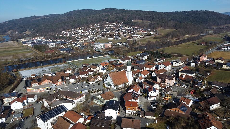 Blick auf den Miltacher Ortskern: Wer tritt die Nachfolge von Bürgermeister Johann Aumeier an? Blick auf den Miltacher Ortskern: Wer tritt die Nachfolge von Bürgermeister Johann Aumeier an?
