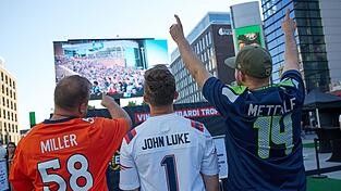 Nach Angaben der NFL gibt es rund 19 Millionen Football-Fans in Deutschland. Nach Angaben der NFL gibt es rund 19 Millionen Football-Fans in Deutschland.