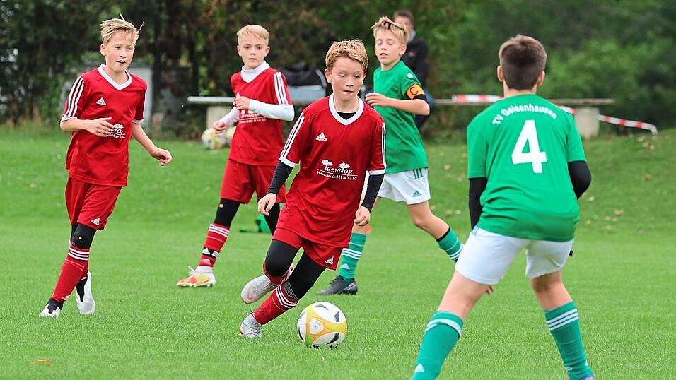 Johannes Ramsch er&ouml;ffnete f&uuml;r die D 1 der SG Vilsbiburg/Haarbach den Torreigen gegen den TVG.