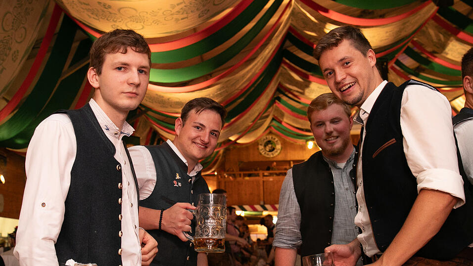 Die Partybilder vom Samstag, 16. August, aus dem Festzelt Weckmann. Die Partybilder vom Samstag, 16. August, aus dem Festzelt Weckmann.