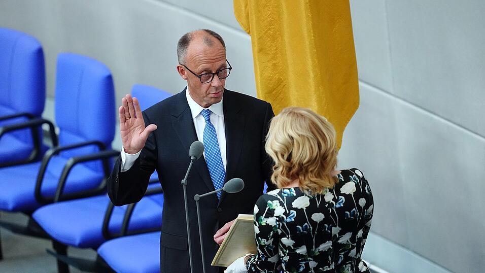 Vor rund einem Jahr legte Merz seinen Amtseid ab. (Archivbild)