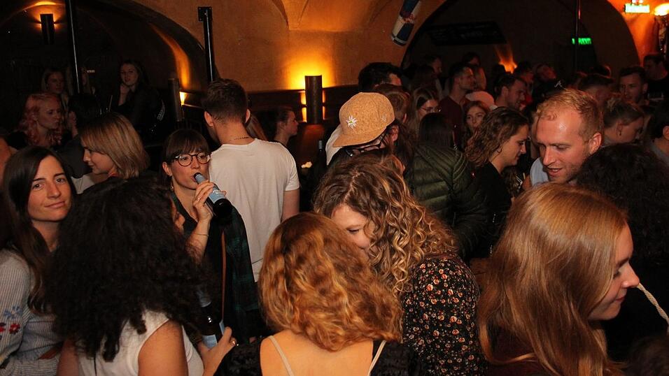So wurde am Samstag, 23. Oktober, im Beatschuppen in Landshut gefeiert - die Partybilder. So wurde am Samstag, 23. Oktober, im Beatschuppen in Landshut gefeiert - die Partybilder.