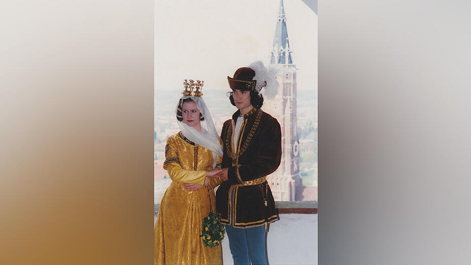 Das 40. Brautpaar der Landshuter Hochzeit wurde am Montag vorgestellt. Damit reiht es sich in eine Schar illustrer Paare ein. Eines von ihnen hat sogar geheiratet.