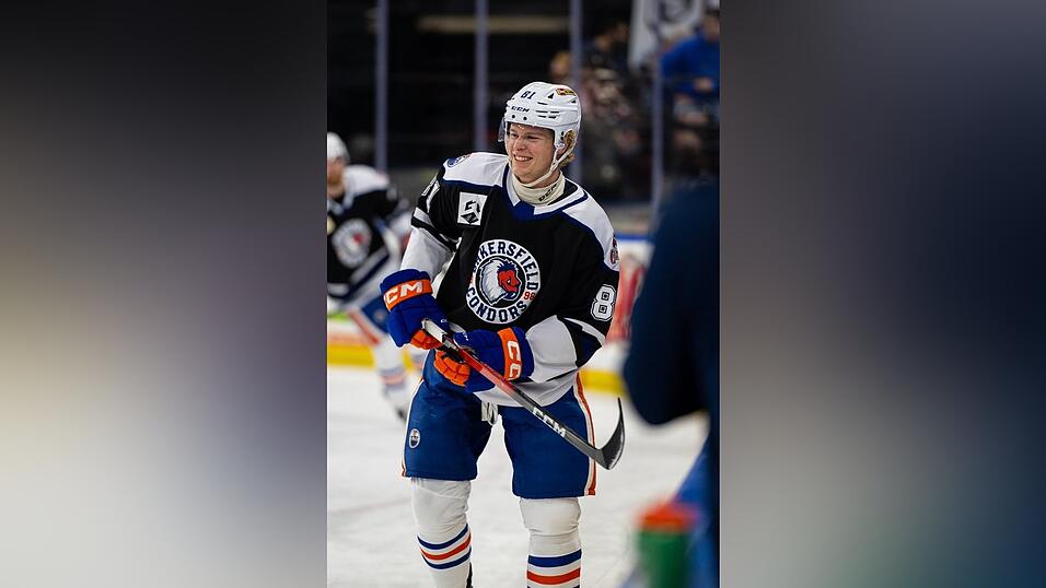F&uuml;r die Bakersfield Condors, das Farmteam der Edmonton Oilers, scort Josh Samanski bisher zufriedenstellend.