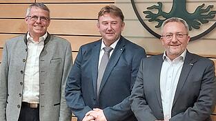 Sie stehen in den n&auml;chsten sechs Jahren in der Verantwortung: B&uuml;rgermeister Wolfgang K&uuml;rzinger (Mitte) mit seinen beiden Stellvertretern Martin Frank, wie bisher Vize, und dem neuen dritten B&uuml;rgermeister Stefan Paa (rechts).