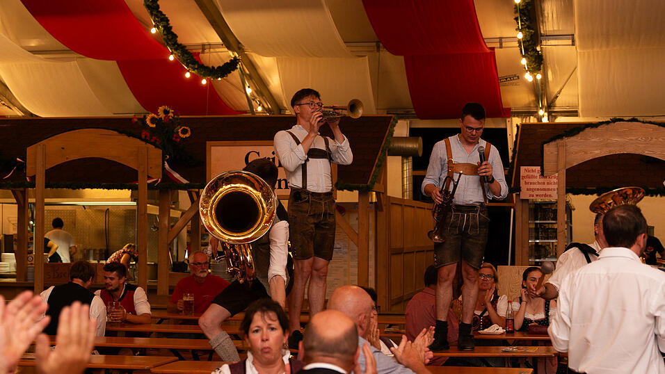 Die Partybilder vom Sonntag, 20. August 2023, aus dem Festzelt Greindl. Die Partybilder vom Sonntag, 20. August 2023, aus dem Festzelt Greindl.