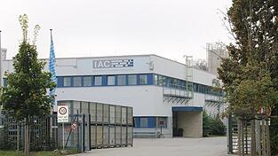 Der Automobilzulieferer IAC hat am Freitag angekündigt, seine Niederlassung in Plattling im kommenden Jahr zu schließen. 