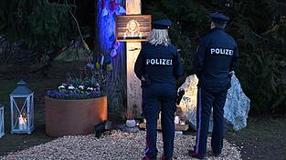 Im Partenkirchener Kurpark erinnert ein Gedenkort an die Ex-Biathletin. Im Partenkirchener Kurpark erinnert ein Gedenkort an die Ex-Biathletin.