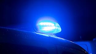 Die Polizei fahndete nach der flüchtigen Frau - sie wurde auf einem Parkplatz angetroffen. (Symbolbild)