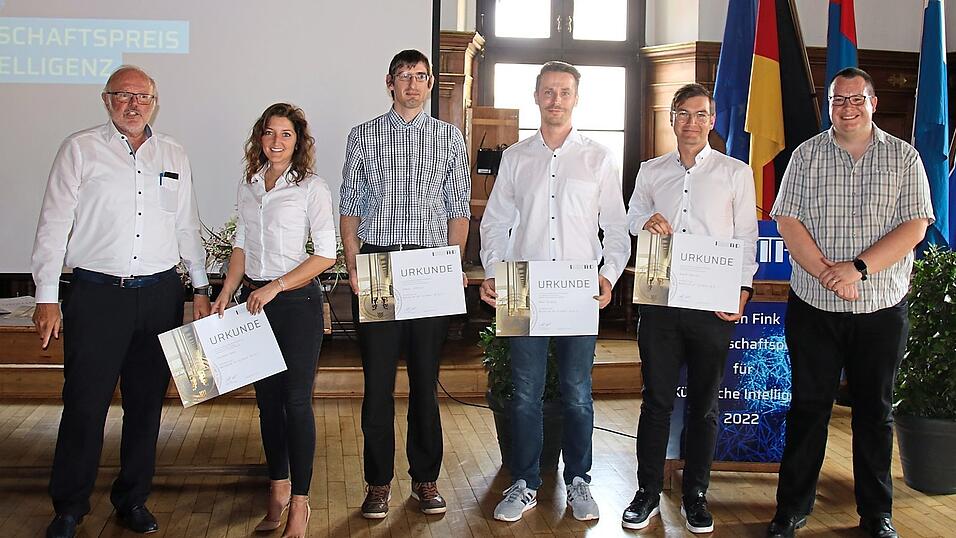 Die ersten Bachelor-KI-Absolventen der THD erhielten den Quereinsteigerpreis. Die ersten Bachelor-KI-Absolventen der THD erhielten den Quereinsteigerpreis.