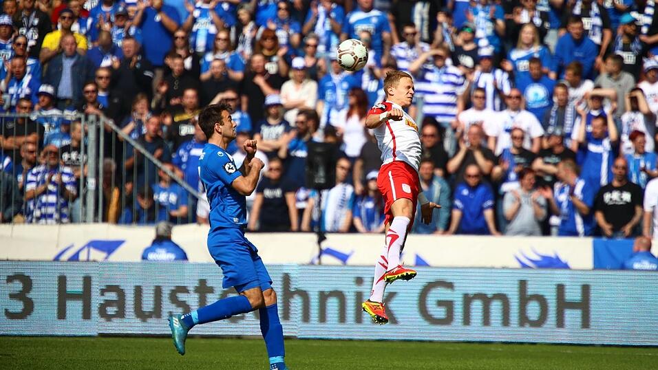 Jahn Regensburg hat auch das Drittliga-Spitzenspiel beim 1. FC Magdeburg gewonnen.