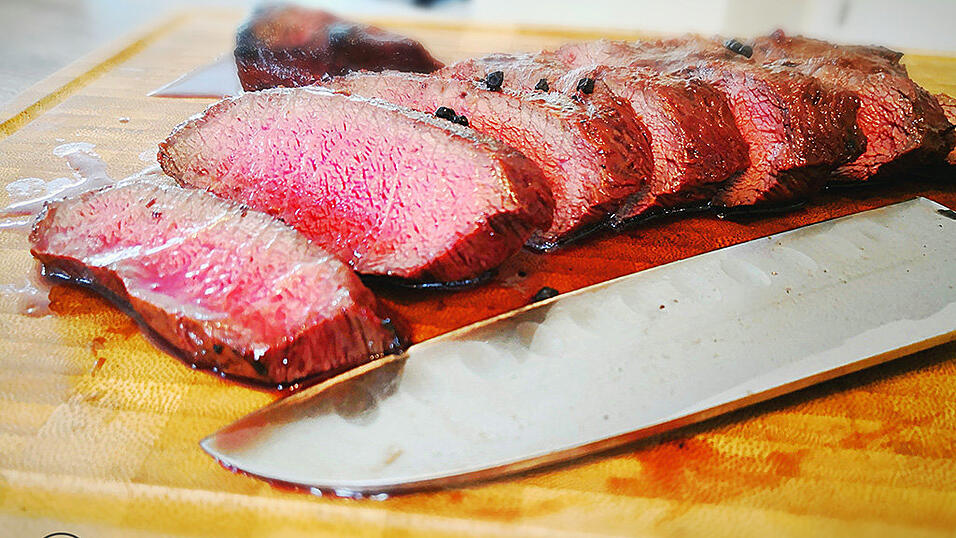 Mariniertes Flank Steak aus dem Grill, zubereitet von Helmut Mühlberger aus Osterhofen. Wir wünschen guten Appetit und gutes Gelingen beim Nachkochen.