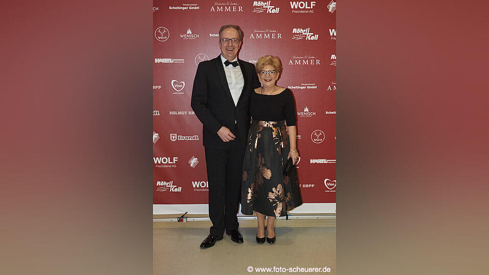 Die Metzgerzunft hat am Samstagabend in die Joseph-von-Fraunhofer-Halle eingeladen. Die Metzgerzunft hat am Samstagabend in die Joseph-von-Fraunhofer-Halle eingeladen.