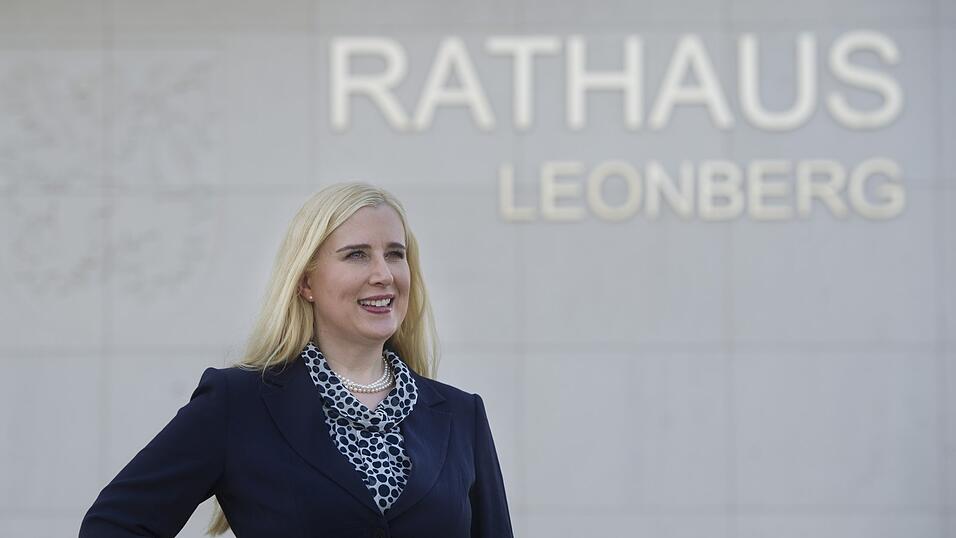 Josefa Schmid hat geheiratet und heißt nun Prinzessin Josefa von Hohenzollern. Josefa Schmid hat geheiratet und heißt nun Prinzessin Josefa von Hohenzollern.