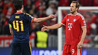 Bayerns Topst&uuml;rmer Harry Kane (r.) &uuml;berragte gegen Arsenal als Spielmacher - und verzieh seinem Nationalmannschaftskollegen Declan Rice nach Abpfiff offenbar den sp&auml;ten Ausgleichstreffer.