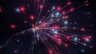 Wegen der Trockenheit entfällt das Feuerwerk am Dachauer Volksfest. (Symbolbild) Wegen der Trockenheit entfällt das Feuerwerk am Dachauer Volksfest. (Symbolbild)