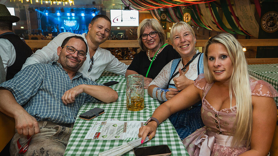 Die Partybilder vom Donnerstag, 15. August 2024, aus dem Festzelt Weckmann. Die Partybilder vom Donnerstag, 15. August 2024, aus dem Festzelt Weckmann.