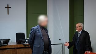 Ein früherer Mitarbeiter des Bistums Eichstätts verwaltete Millionen - und steht nun wegen Untreue und Bestechlichkeit vor Gericht. Ein früherer Mitarbeiter des Bistums Eichstätts verwaltete Millionen - und steht nun wegen Untreue und Bestechlichkeit vor Gericht.