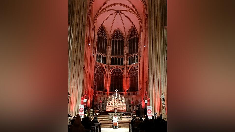 Auch innen war der Dom beleuchtet.