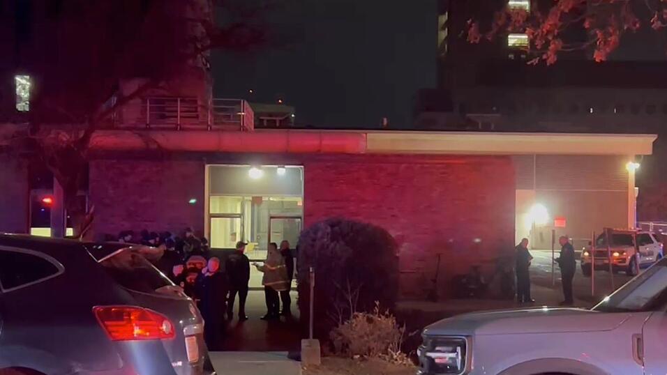 Auf dem Campus der Brown University fallen Schüsse. Es gibt auch Todesopfer. Auf dem Campus der Brown University fallen Schüsse. Es gibt auch Todesopfer.