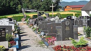 Der Friedhof und das Leichenhaus in Heinrichskirchen werden saniert. Die Stadt Rötz zahlt mit. Der Friedhof und das Leichenhaus in Heinrichskirchen werden saniert. Die Stadt Rötz zahlt mit.