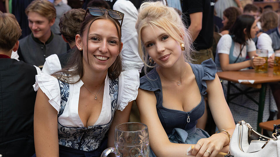 Die Partybilder vom Dienstag, 11. August, aus dem Festzelt Wenisch. Die Partybilder vom Dienstag, 11. August, aus dem Festzelt Wenisch.