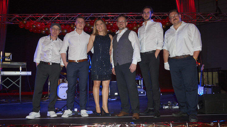 Mit dem SPD-Ball wurde am Samstag die Ballsaison in Straubing eröffnet. Mit dem SPD-Ball wurde am Samstag die Ballsaison in Straubing eröffnet.