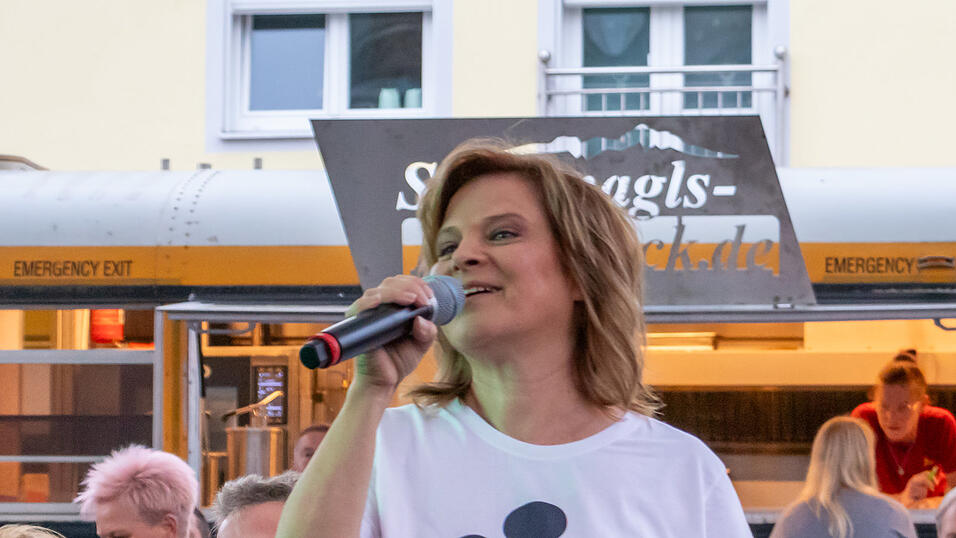 Nicki hat am Freitag in Plattling ihr 40-jähriges Bühnenjubiläum gefeiert.