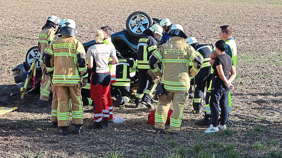 Viele Rettungskräfte waren am Unfallort im Einsatz. Viele Rettungskräfte waren am Unfallort im Einsatz.