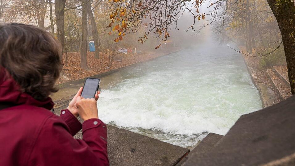 Statt einer Welle ist nur noch ein schäumender Wasserteppich zu sehen. Statt einer Welle ist nur noch ein schäumender Wasserteppich zu sehen.