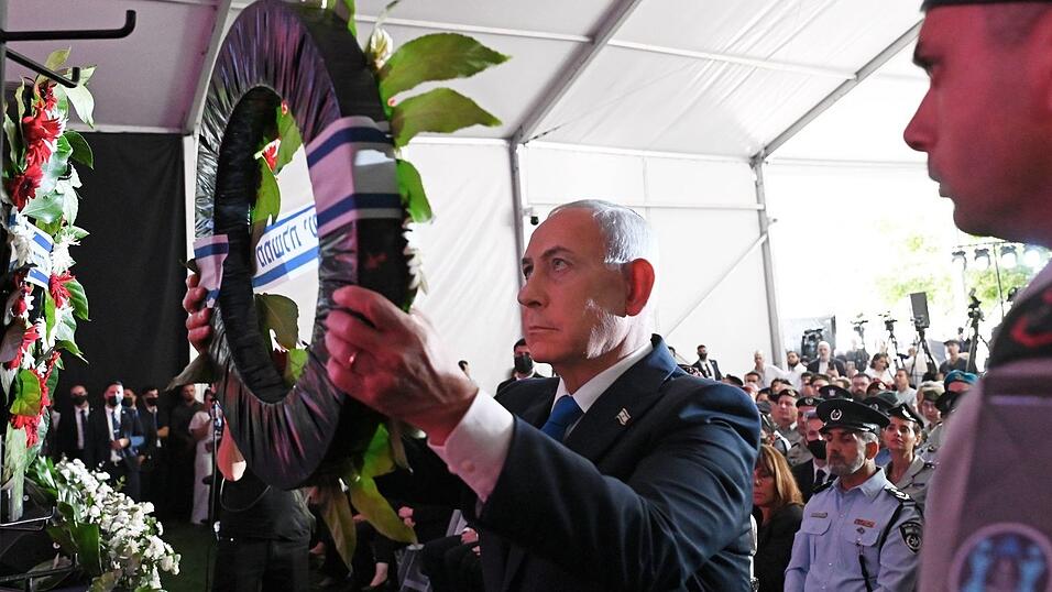 Israels Ministerpr&auml;sident Benjamin Netanjahu hat bei einer Gedenkveranstaltung an den 7. Oktober 2023 allen gedroht, die an dem &Uuml;berfall beteiligt waren.