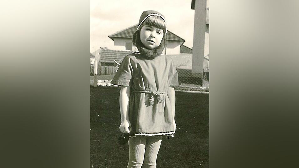 Uschi Ach als kleiner Zwerg und kleiner Faschingsmuffel