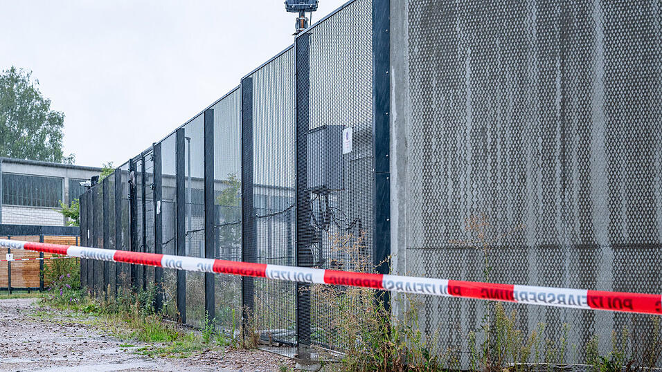 Ein weiterer Flüchtiger aus dem BKH Straubing ist nach seiner Festnahme in Österreich vor dreieinhalb Wochen jetzt zurück in Deutschland.