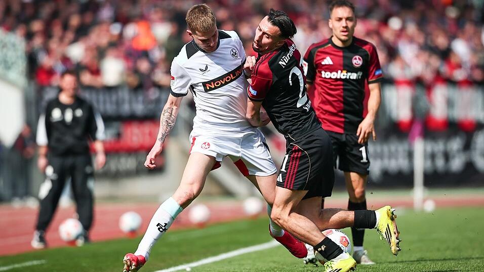 N&uuml;rnbergs Berkay Yilmaz (rechts) k&auml;mpft gegen Kaiserslautern-Profi Paul Joly um den Ball.