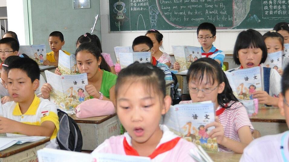 Stefanie Maier hat ihre Oma in China besucht. Bei der Gelegenheit ist sie eine Woche auf eine chinesische Grundschule gegangen.