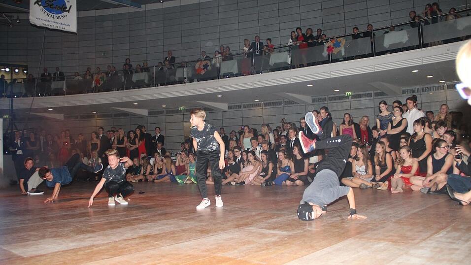 Die Bilder vom Abschlussball der Tanzschule Seidel in der Fraunhofer-Halle am 28. November. Die Bilder vom Abschlussball der Tanzschule Seidel in der Fraunhofer-Halle am 28. November.