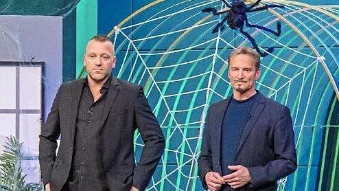 Sandro Heindl (links) und Peter Richter präsentierten vor knapp einem Jahr mit SchimmelSchock 4.0 ein Mittel zum einfachen Entfernen von Schimmel. Sandro Heindl (links) und Peter Richter präsentierten vor knapp einem Jahr mit SchimmelSchock 4.0 ein Mittel zum einfachen Entfernen von Schimmel.