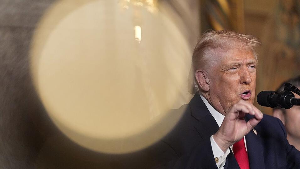 Trump schlug gegen&uuml;ber Clinton am Montag mildere T&ouml;ne an.