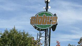 Bei Globus in Plattling haben Kunden am Freitag erstmals eineinhalb Stunden l&auml;nger Zeit f&uuml;r ihren Einkauf.