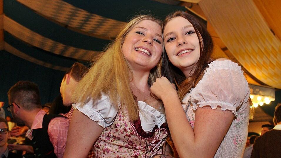 Die Fr&uuml;hjahrsdult 2017 in Landshut neigt sich dem Ende entgegen. Grund genug, noch einmal richtig in den Bierzelten zu feiern - abgerundet vom traditionellen Feuerwerk.